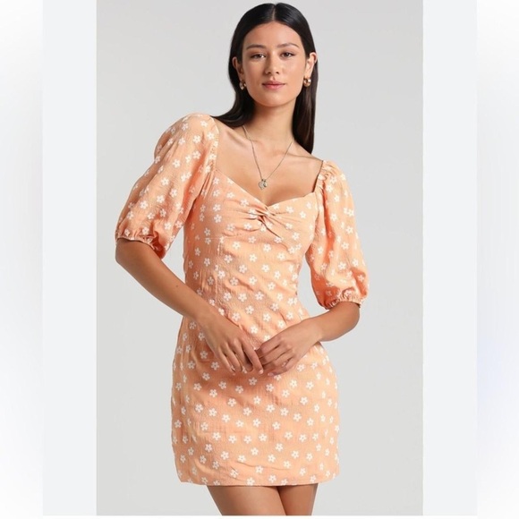 Showpo. Dresses & Skirts - Showpo Peach Creamsicle Floral Twist-Front Puff Sleeve Mini Dress Size 4